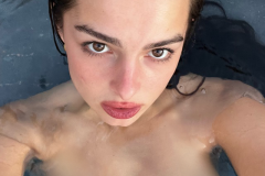 Addison-Rae-topless-selfie-in-a-whirlpool